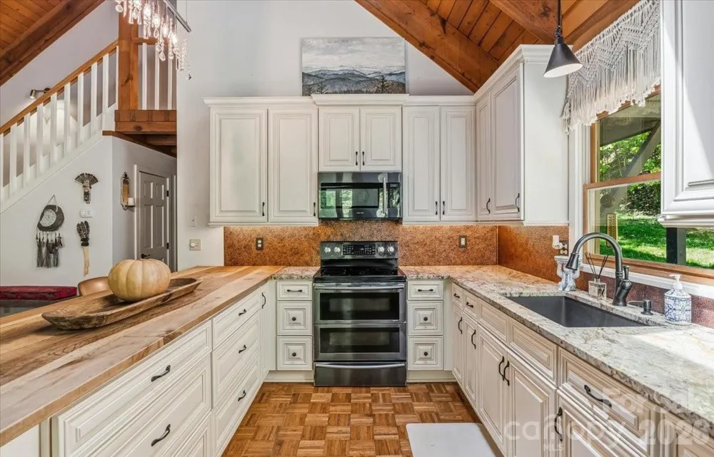 61 Greer Way Mars Hill, NC 28754