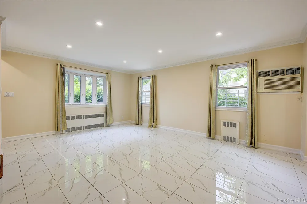 164-38 76th Road Fresh Meadows, NY 11366