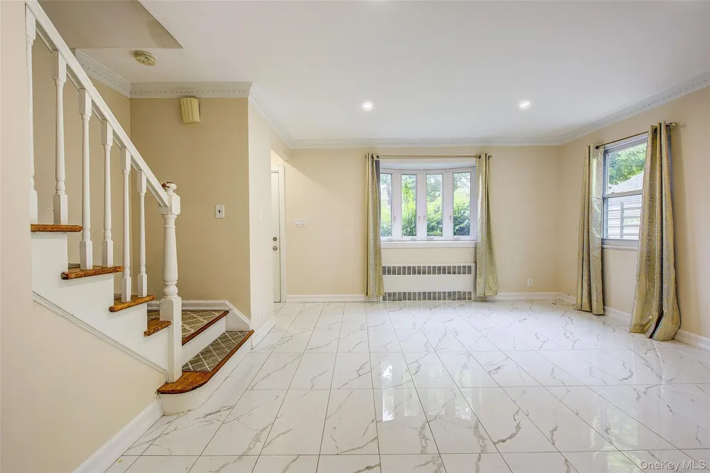 164-38 76th Road Fresh Meadows, NY 11366