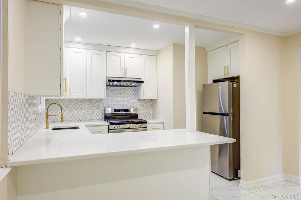164-38 76th Road Fresh Meadows, NY 11366