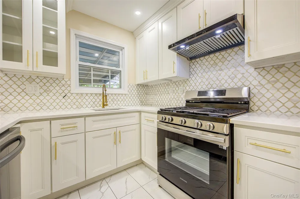 164-38 76th Road Fresh Meadows, NY 11366
