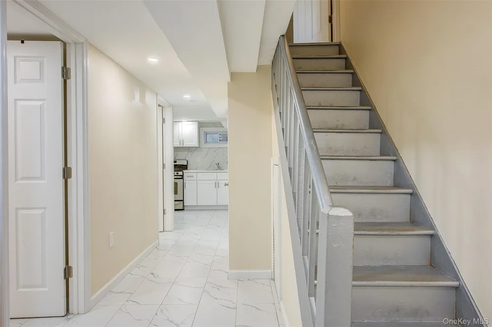 164-38 76th Road Fresh Meadows, NY 11366
