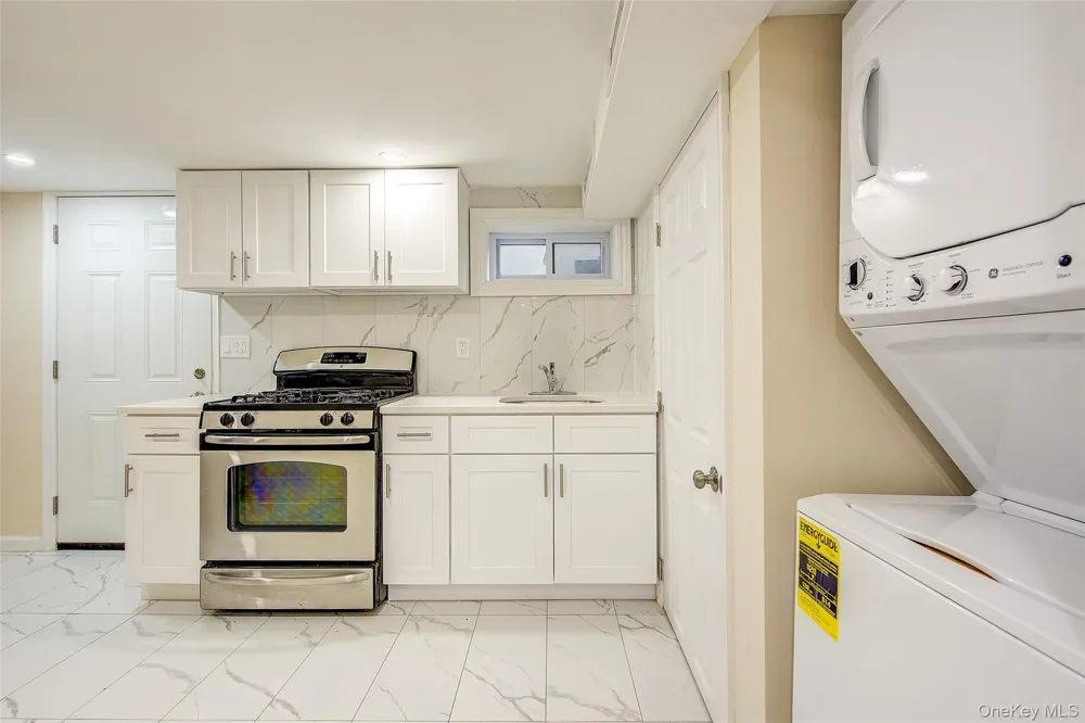 164-38 76th Road Fresh Meadows, NY 11366