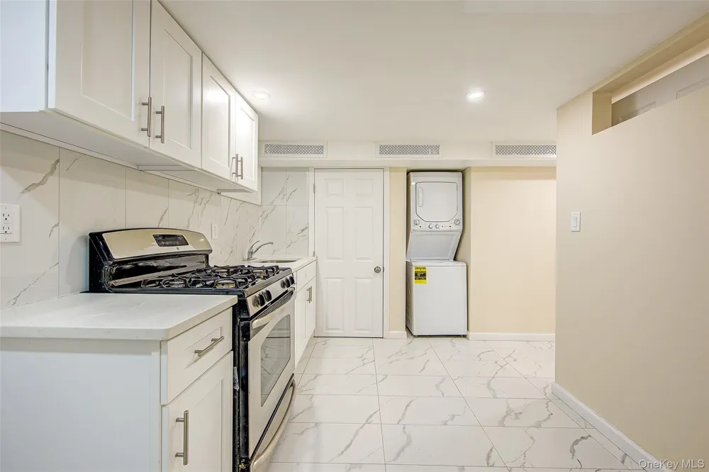 164-38 76th Road Fresh Meadows, NY 11366