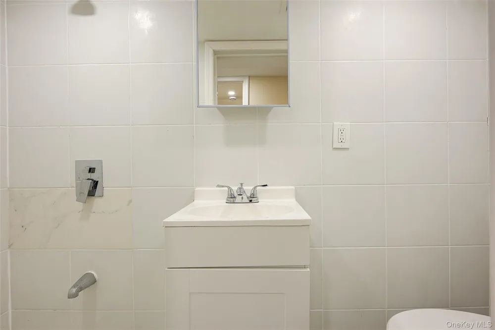 164-38 76th Road Fresh Meadows, NY 11366