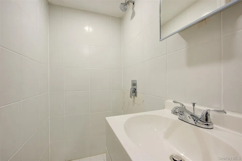 164-38 76th Road Fresh Meadows, NY 11366