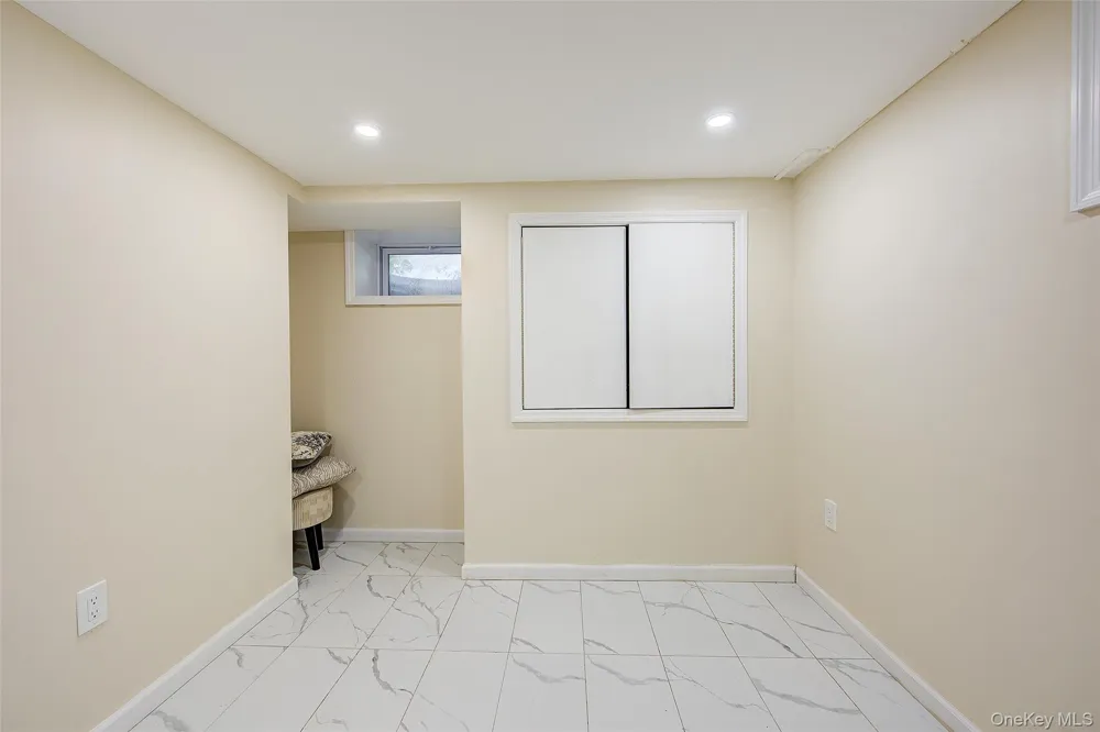 164-38 76th Road Fresh Meadows, NY 11366