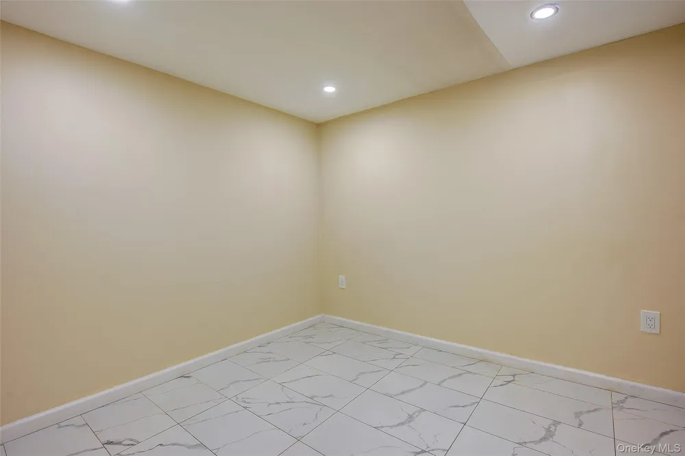 164-38 76th Road Fresh Meadows, NY 11366
