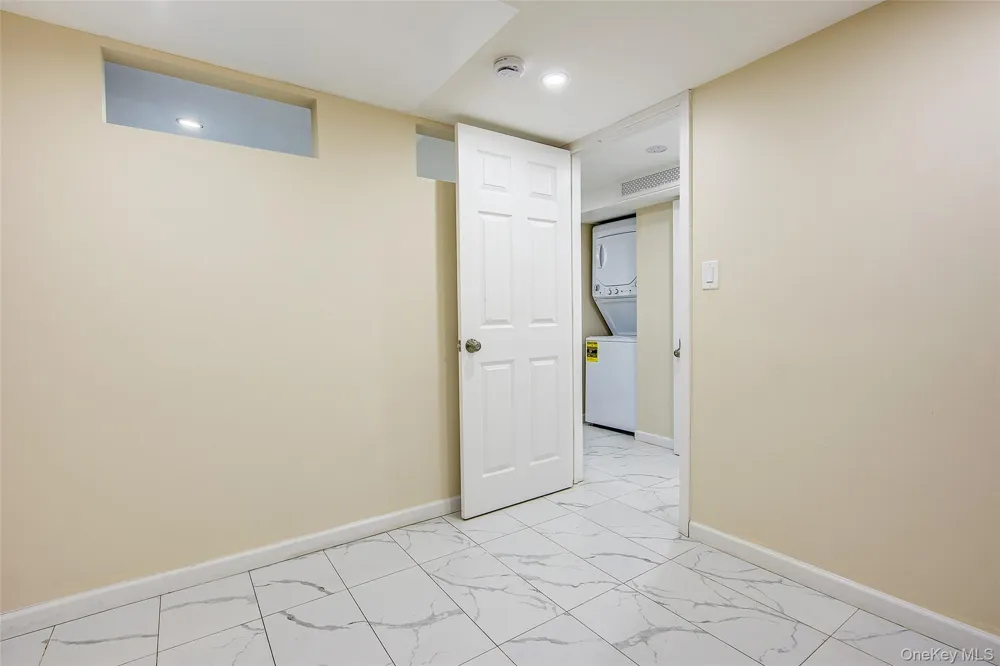 164-38 76th Road Fresh Meadows, NY 11366