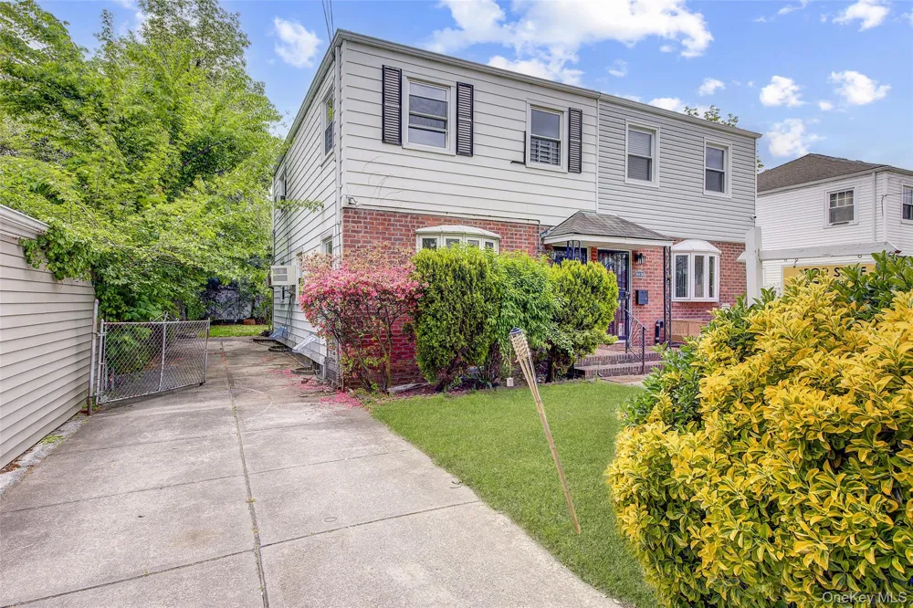164-38 76th Road Fresh Meadows, NY 11366