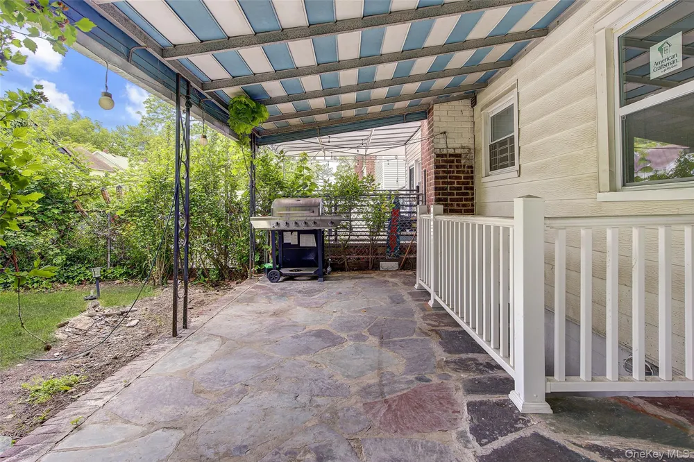 164-38 76th Road Fresh Meadows, NY 11366