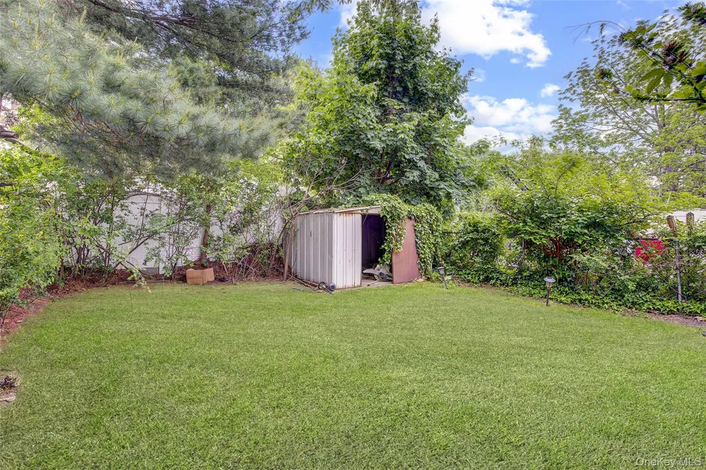 164-38 76th Road Fresh Meadows, NY 11366