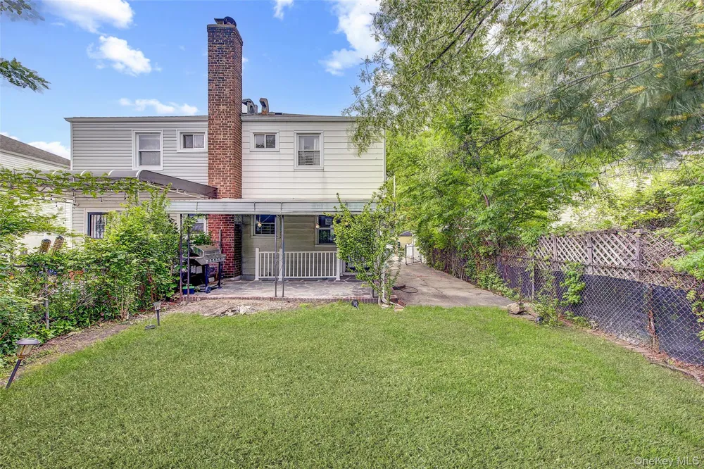 164-38 76th Road Fresh Meadows, NY 11366