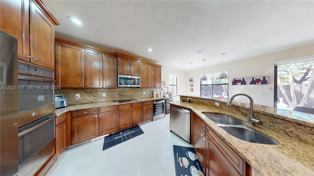 8610 NW 101st Pl Doral, FL 33178