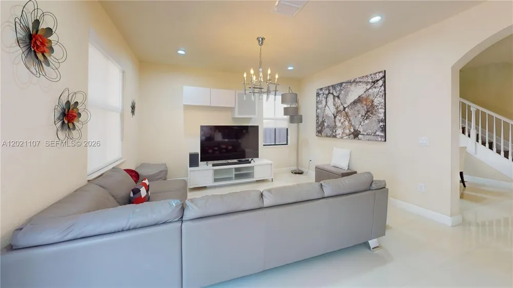8610 NW 101st Pl Doral, FL 33178