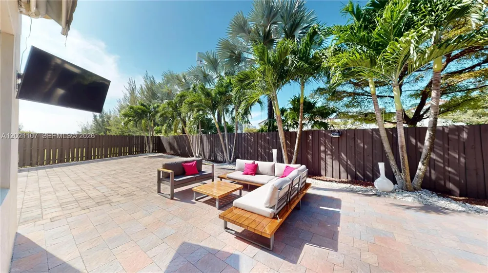 8610 NW 101st Pl Doral, FL 33178
