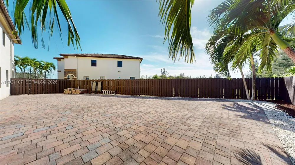 8610 NW 101st Pl Doral, FL 33178