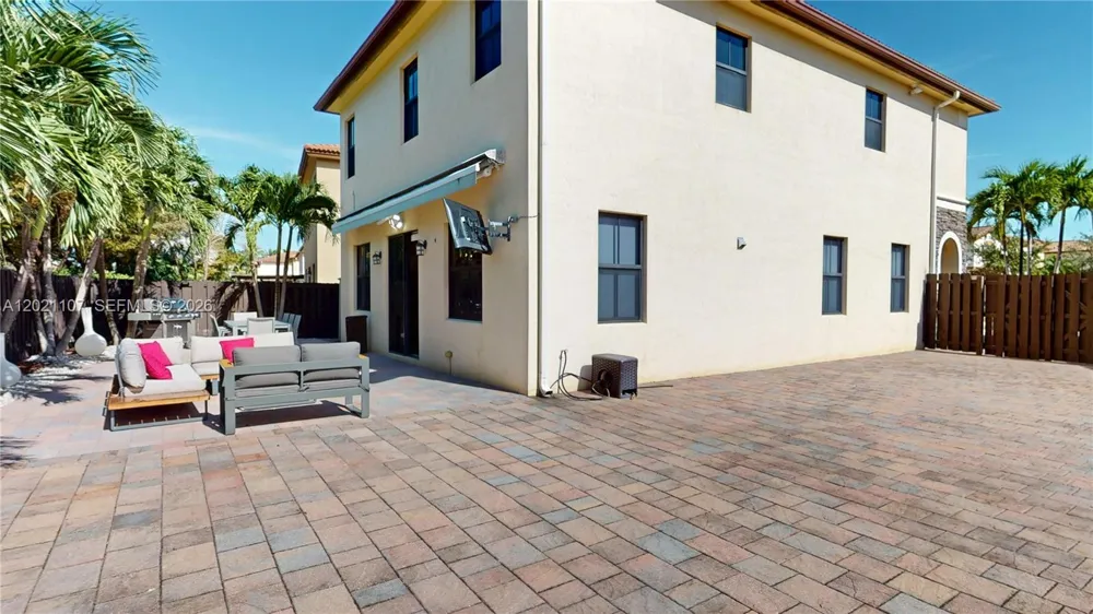 8610 NW 101st Pl Doral, FL 33178