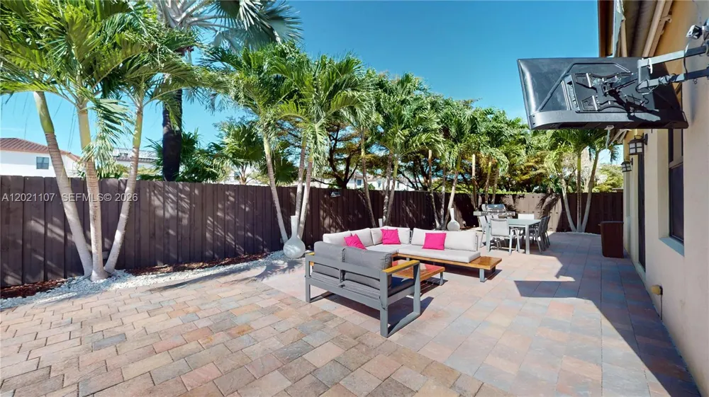 8610 NW 101st Pl Doral, FL 33178