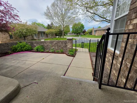 48484 Savoy Court