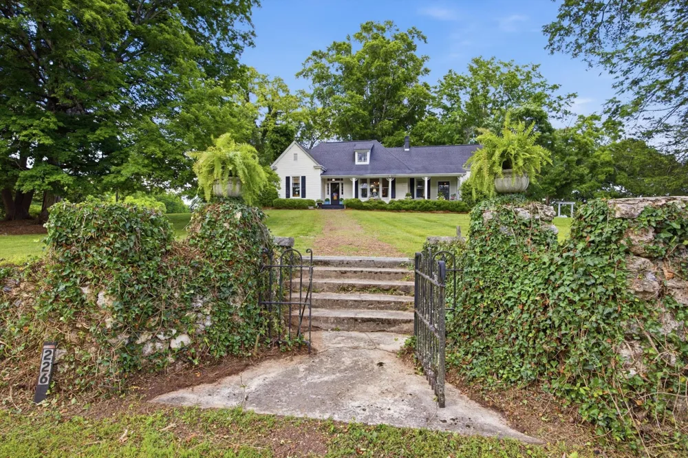 226 Lee Avenue Chickamauga, GA 30707
