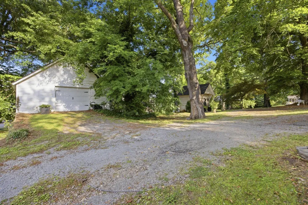 226 Lee Avenue Chickamauga, GA 30707