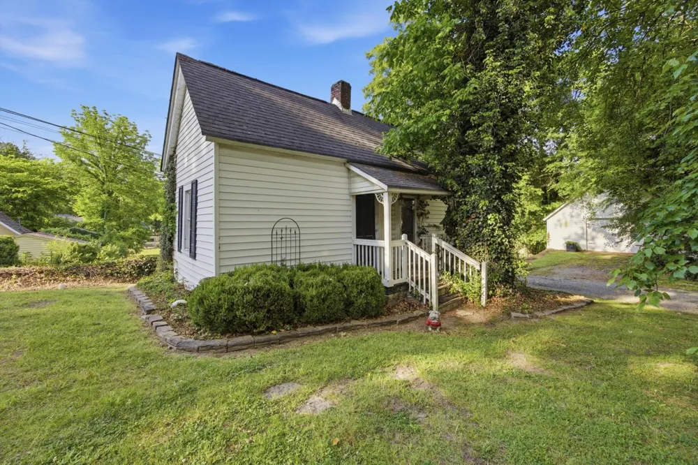 226 Lee Avenue Chickamauga, GA 30707