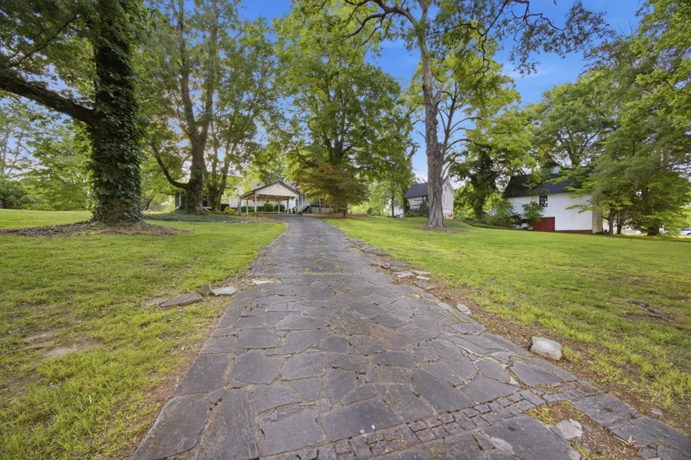 226 Lee Avenue Chickamauga, GA 30707