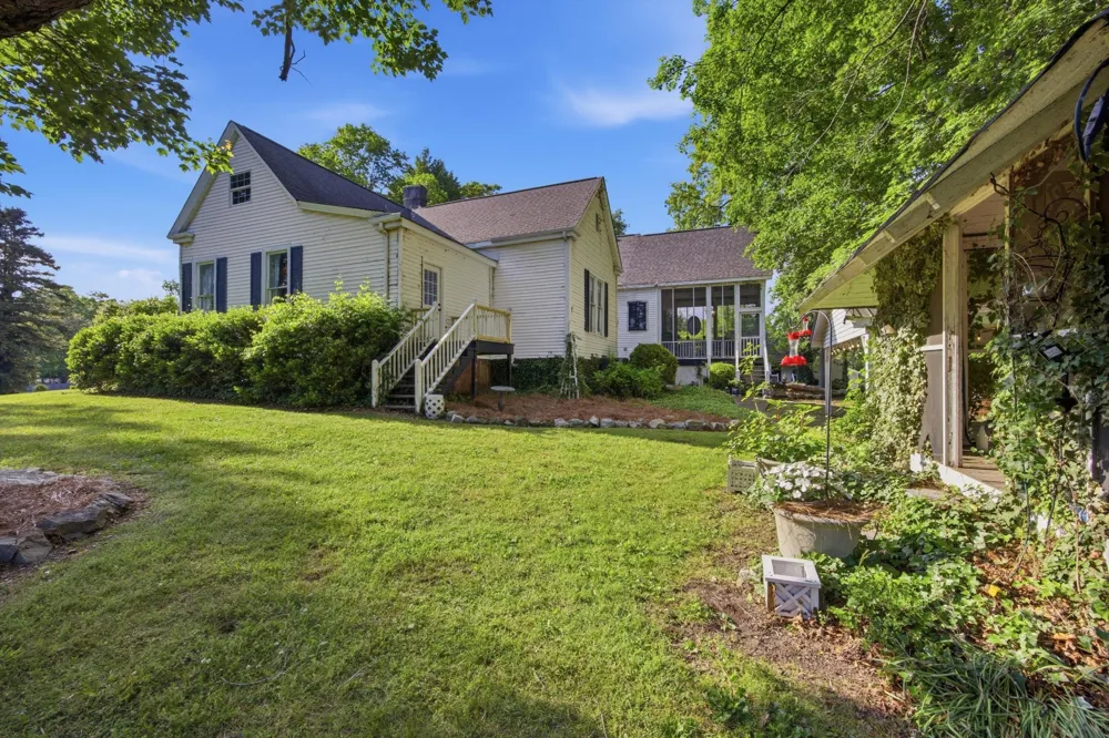 226 Lee Avenue Chickamauga, GA 30707