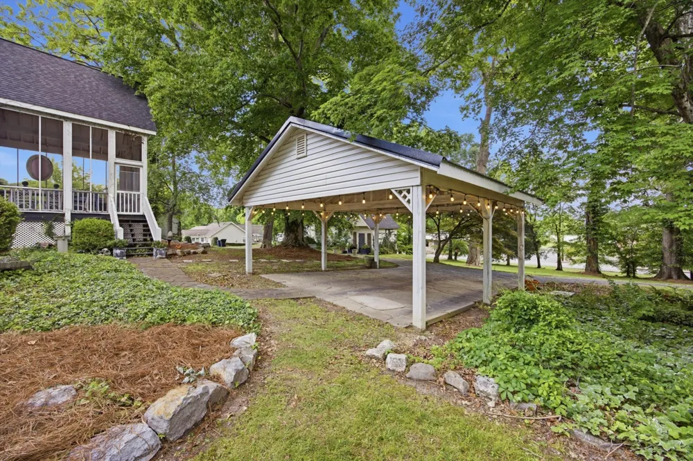 226 Lee Avenue Chickamauga, GA 30707