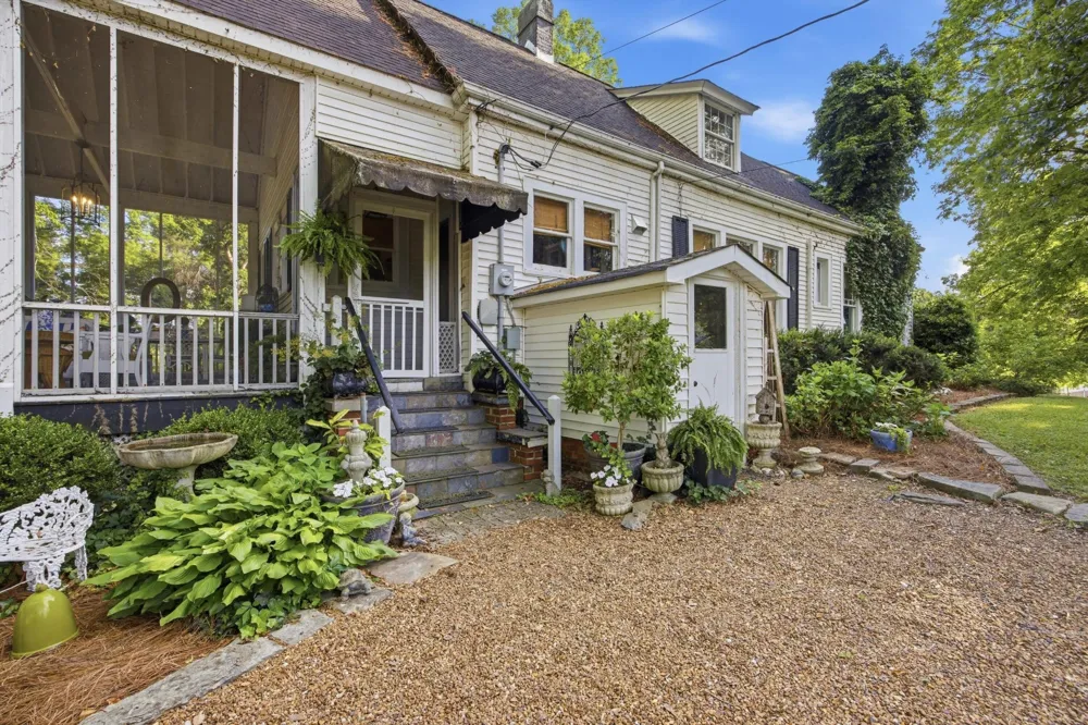 226 Lee Avenue Chickamauga, GA 30707