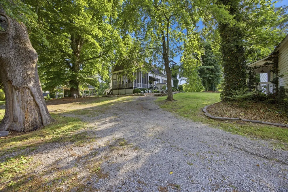 226 Lee Avenue Chickamauga, GA 30707