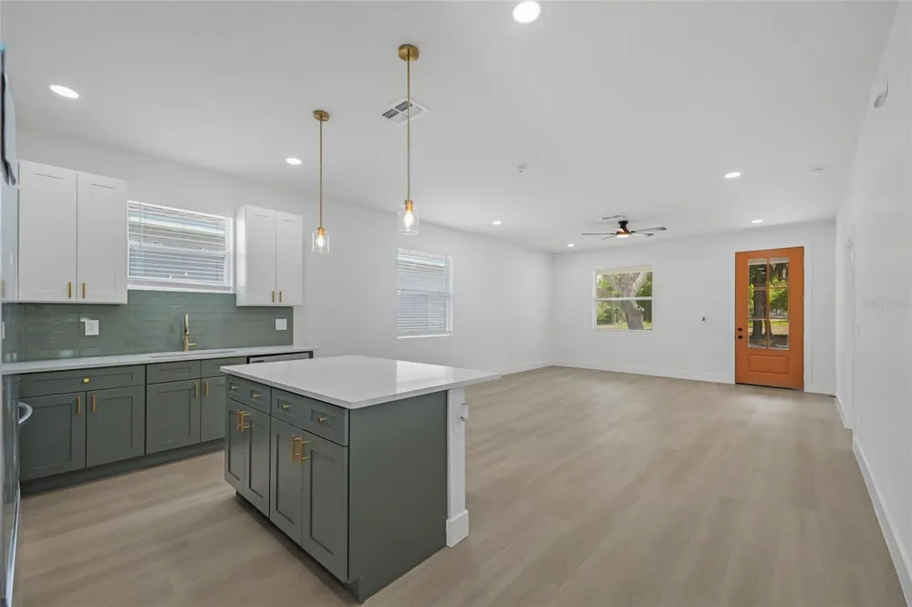 643 W 9TH STREET Lakeland, FL 33805