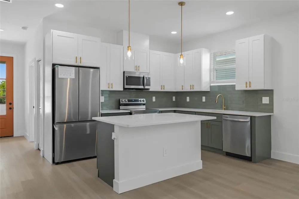 643 W 9TH STREET Lakeland, FL 33805