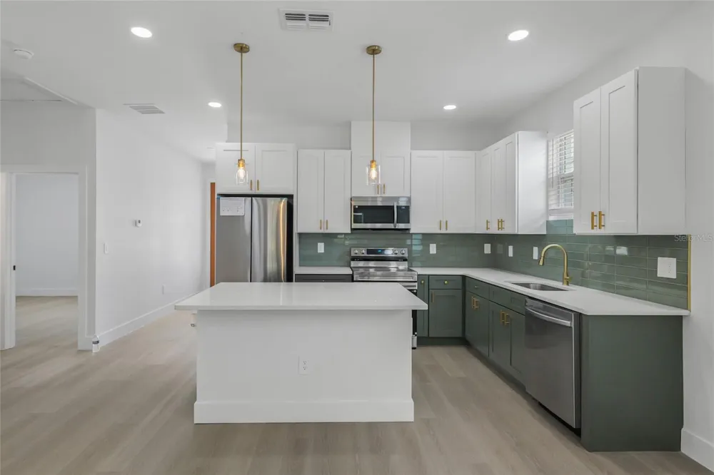 643 W 9TH STREET Lakeland, FL 33805