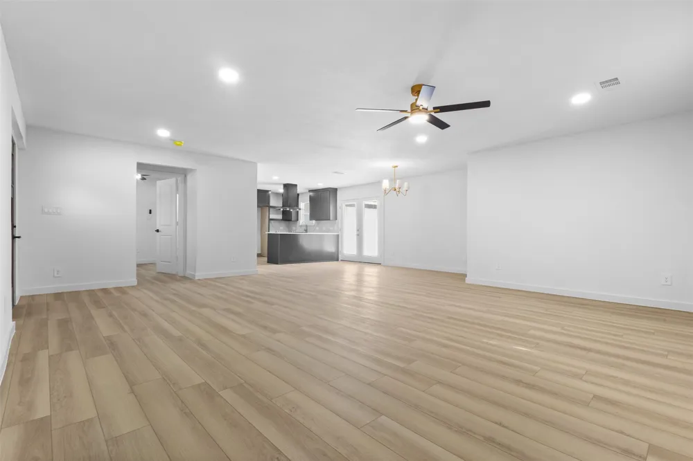 3022 Valwood Parkway Farmers Branch, TX 75234