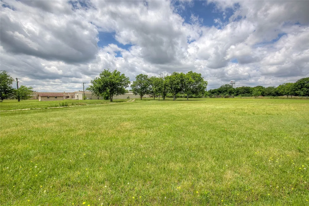 221 Maple Street Commerce, TX 75428