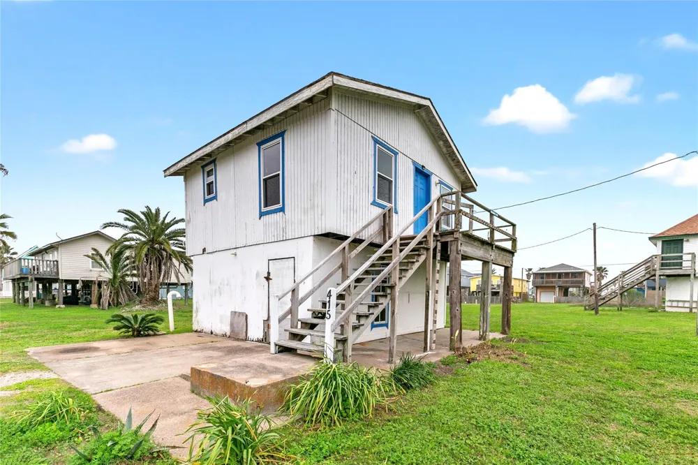 415 Treaty Drive Surfside Beach, TX 77541