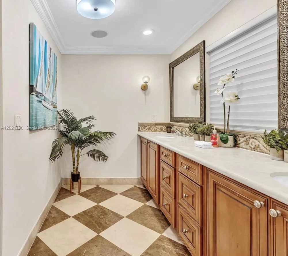 900 Diplomat Pkwy Hallandale Beach, FL 33009