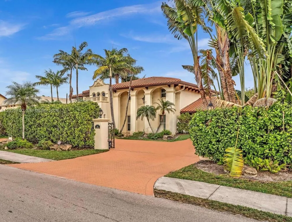 900 Diplomat Pkwy Hallandale Beach, FL 33009