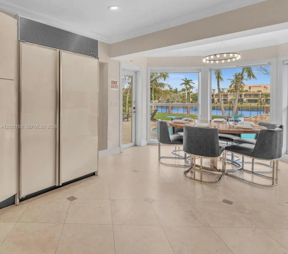 900 Diplomat Pkwy Hallandale Beach, FL 33009