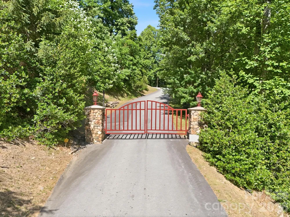 99999 Cliffledge Trail Black Mountain, NC 28711