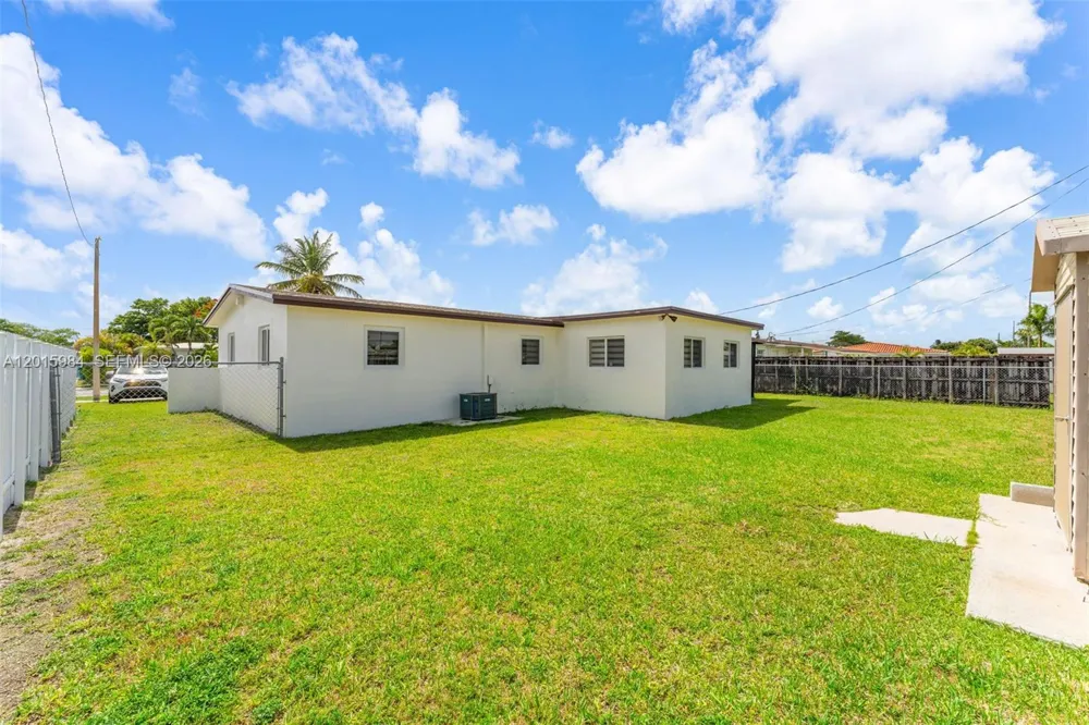 4211 SW 97th Pl Miami, FL 33165