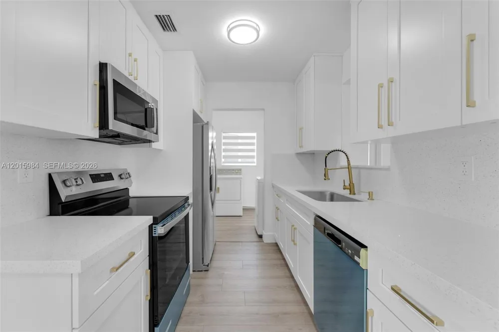 4211 SW 97th Pl Miami, FL 33165