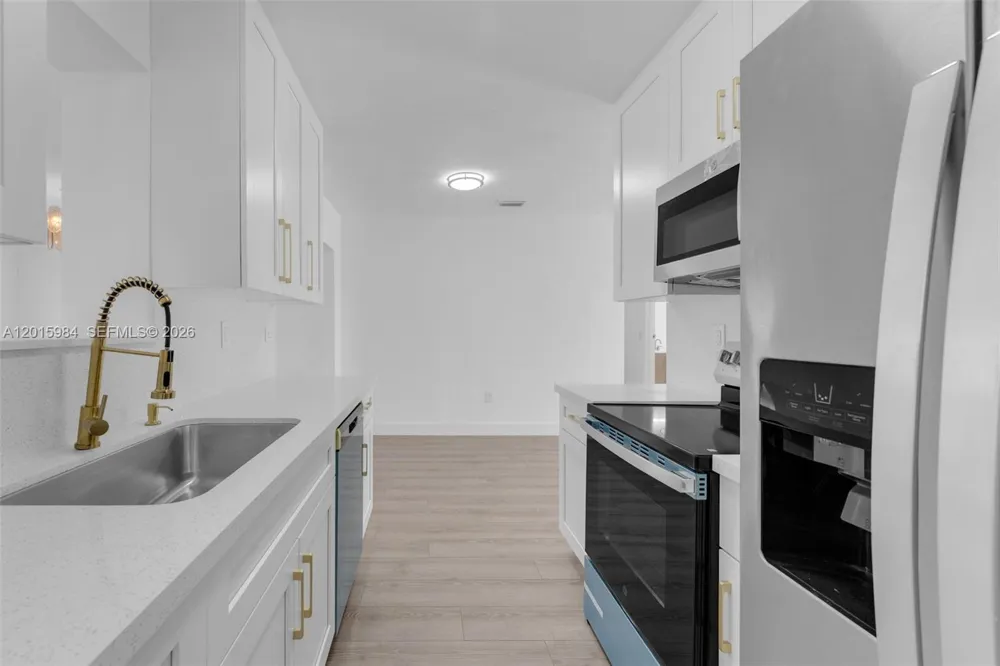 4211 SW 97th Pl Miami, FL 33165
