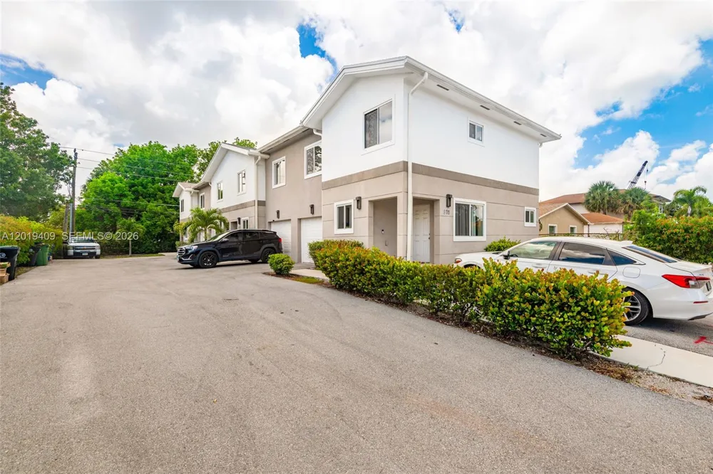 811 NW 3rd Ave Fort Lauderdale, FL 33311