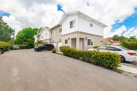 811 NW 3rd Ave