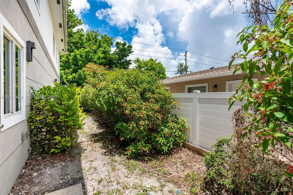 811 NW 3rd Ave Fort Lauderdale, FL 33311