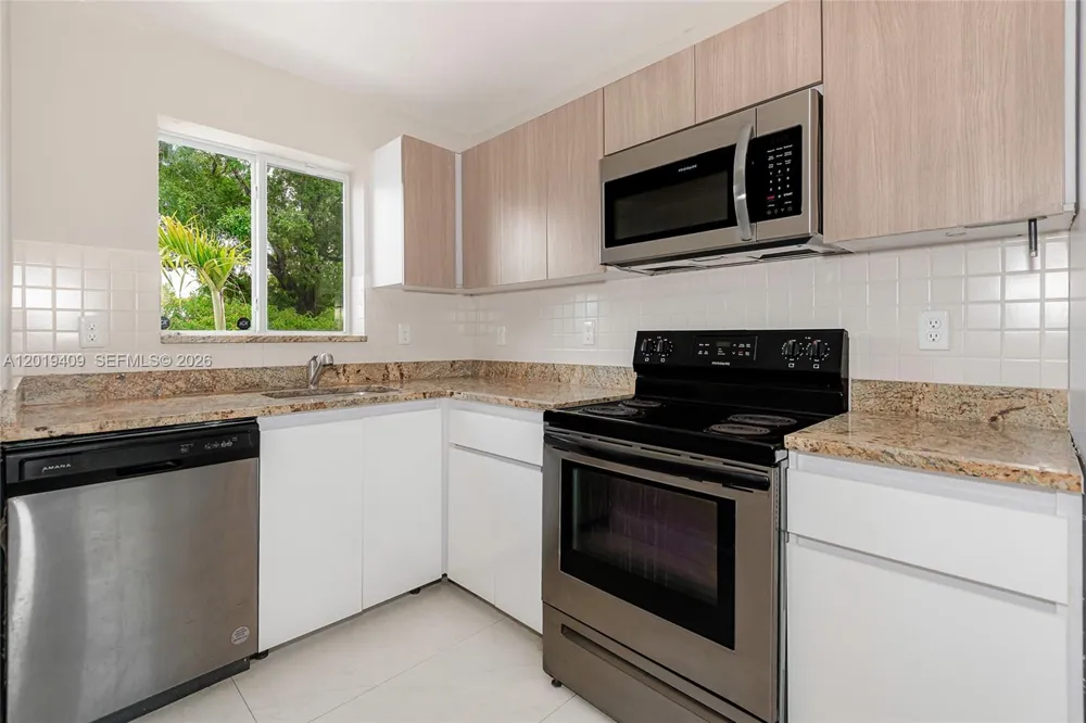 811 NW 3rd Ave Fort Lauderdale, FL 33311