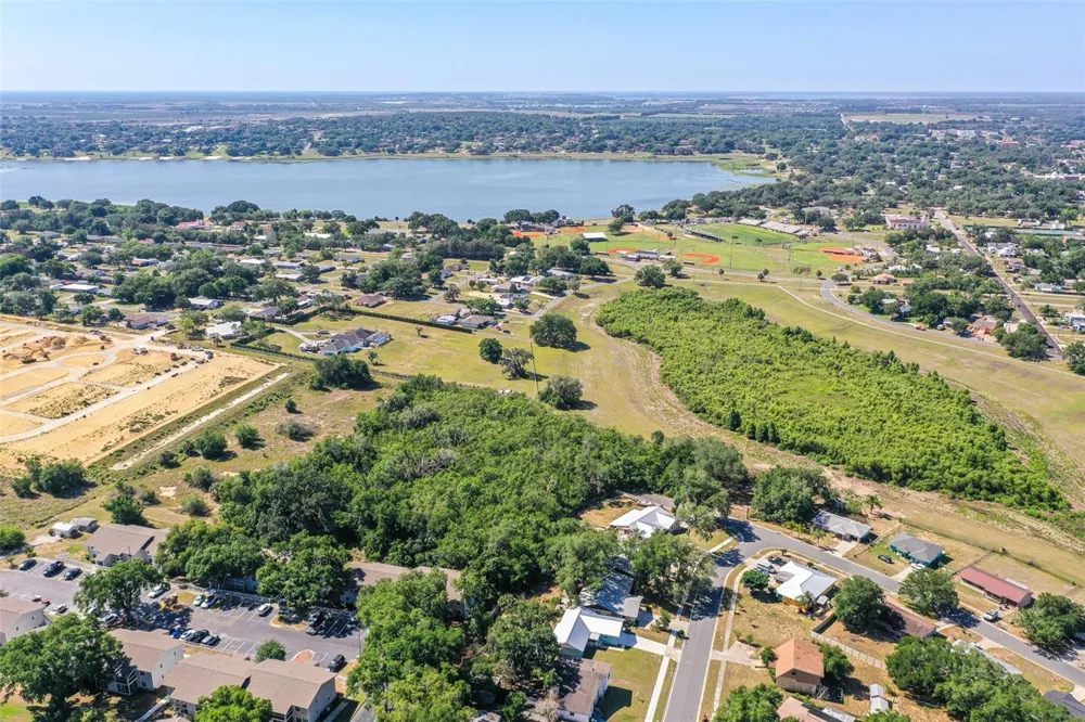 713 GREENLEAF LANE Lake Wales, FL 33853